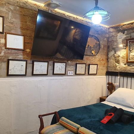 Studio Or Rooms With Private Bathroom Or Rooms With Shared Bathroom Барселона Екстер'єр фото