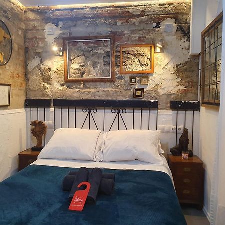 Studio Or Rooms With Private Bathroom Or Rooms With Shared Bathroom Барселона Екстер'єр фото