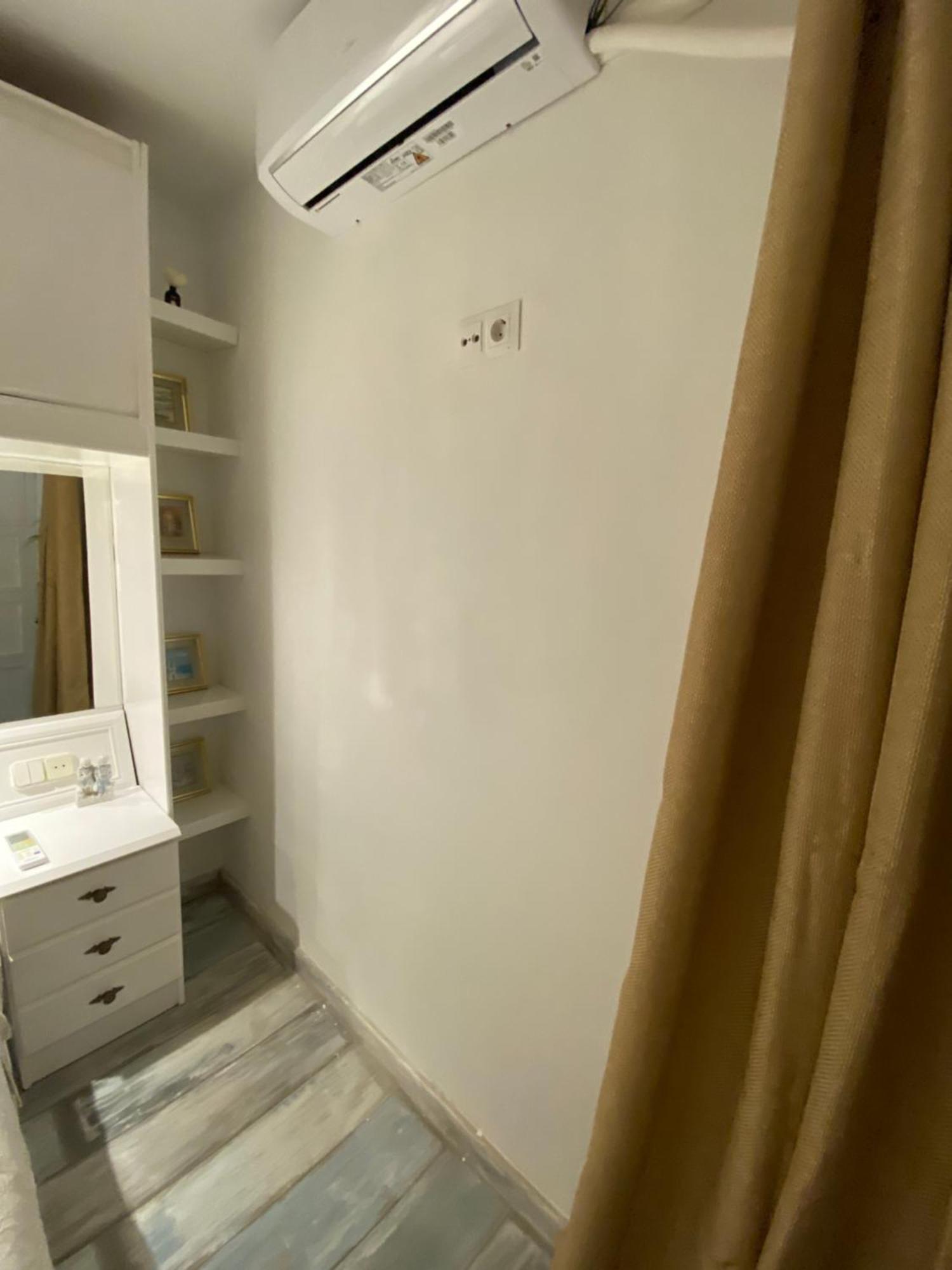 Studio Or Rooms With Private Bathroom Or Rooms With Shared Bathroom Барселона Екстер'єр фото