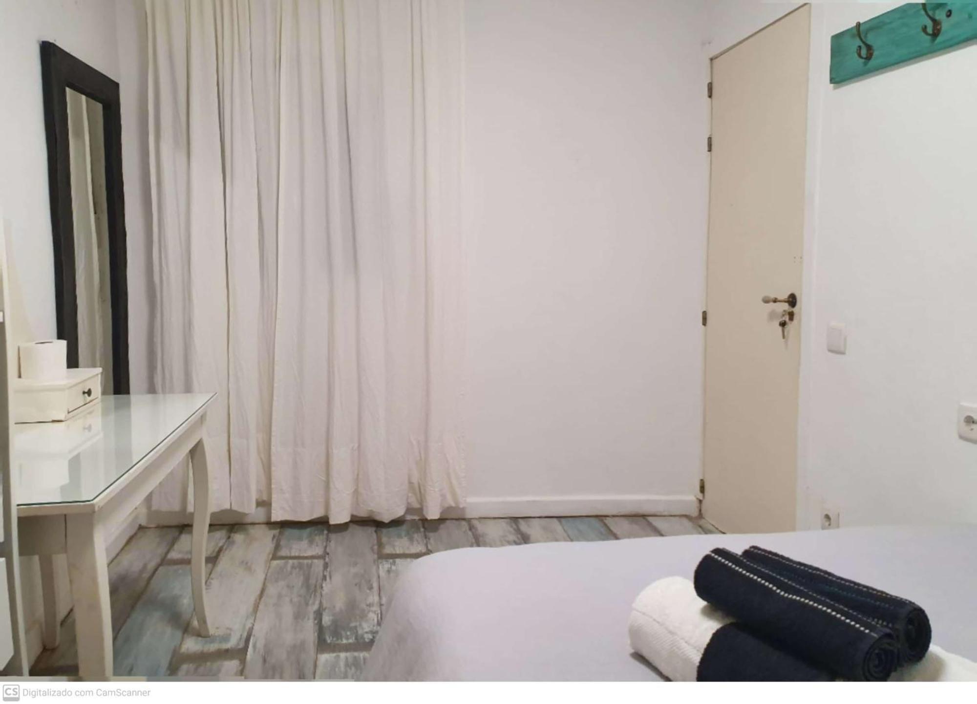 Studio Or Rooms With Private Bathroom Or Rooms With Shared Bathroom Барселона Екстер'єр фото