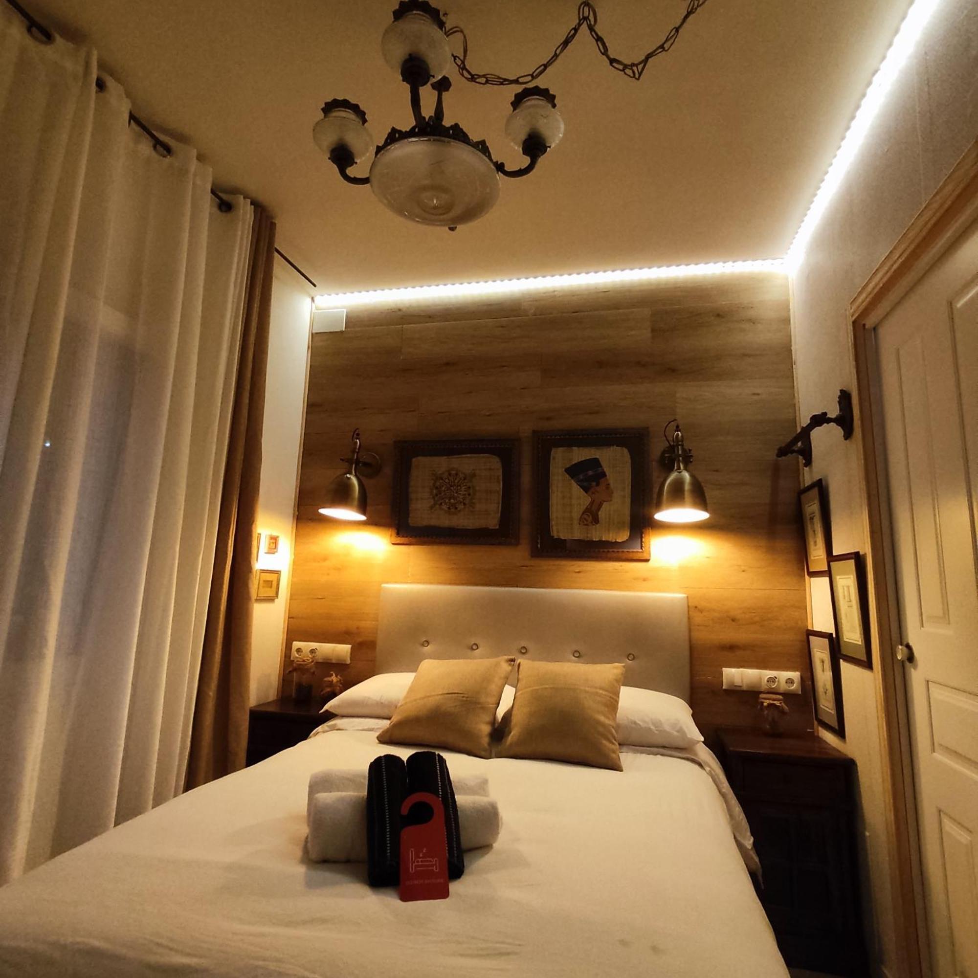 Studio Or Rooms With Private Bathroom Or Rooms With Shared Bathroom Барселона Екстер'єр фото