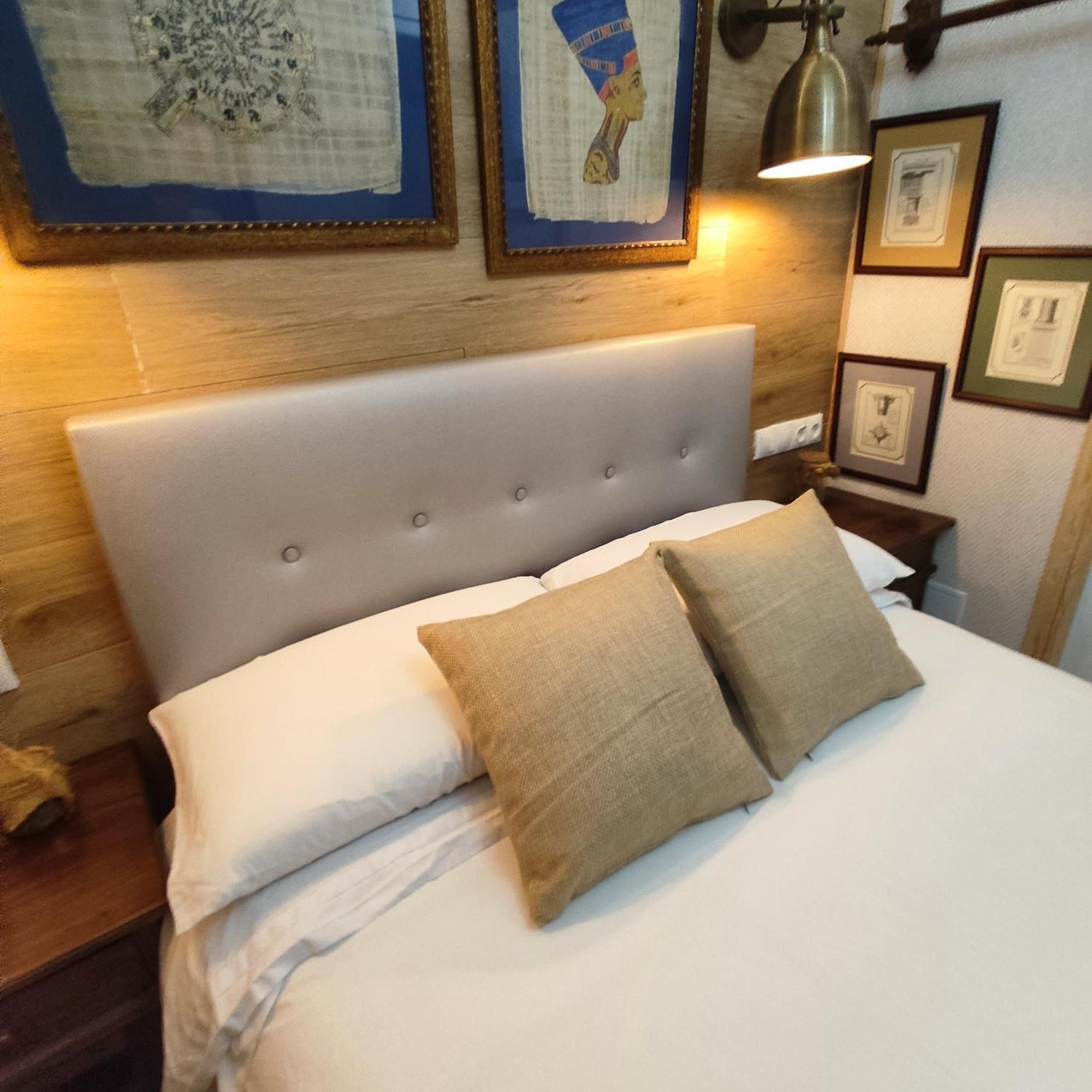 Studio Or Rooms With Private Bathroom Or Rooms With Shared Bathroom Барселона Екстер'єр фото