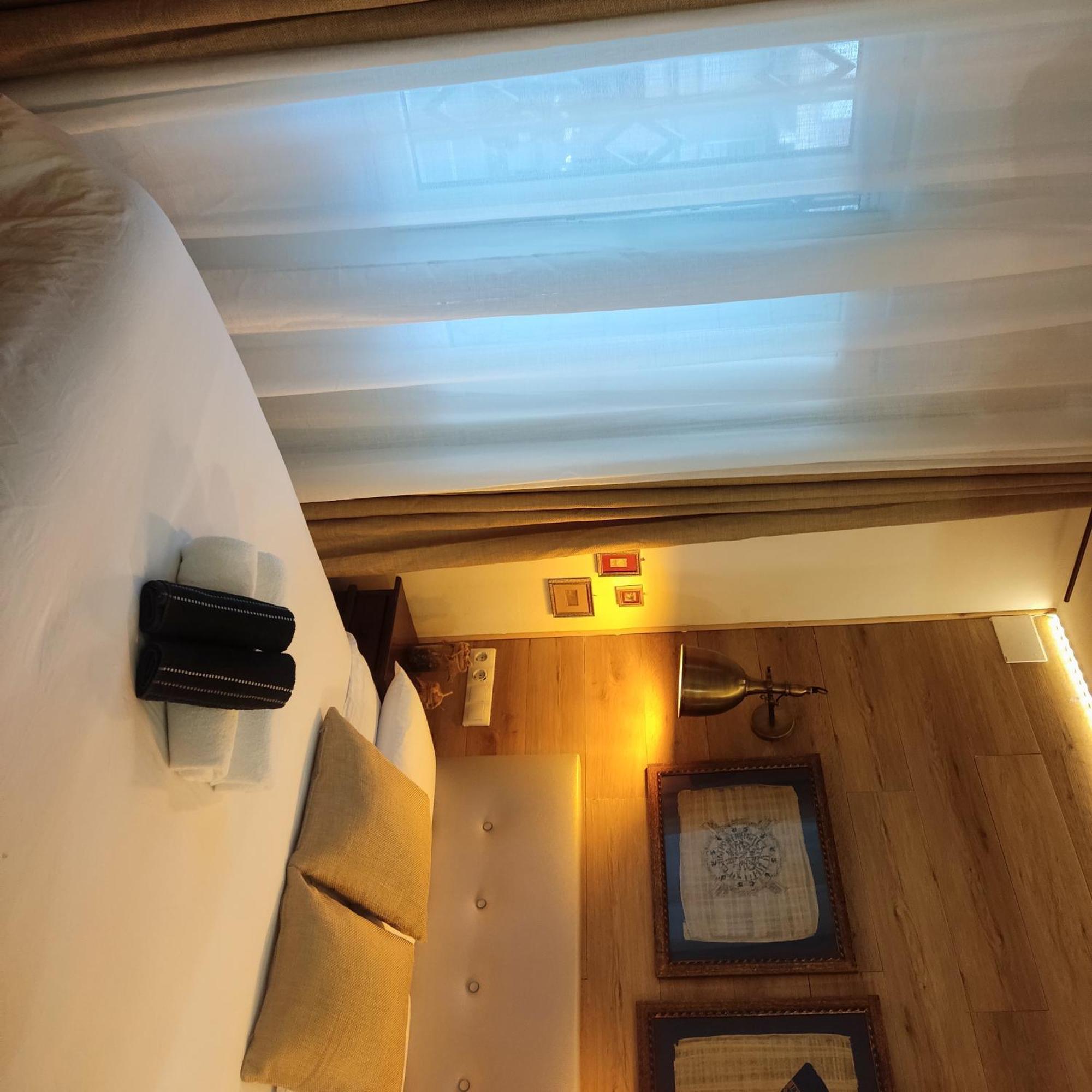 Studio Or Rooms With Private Bathroom Or Rooms With Shared Bathroom Барселона Екстер'єр фото