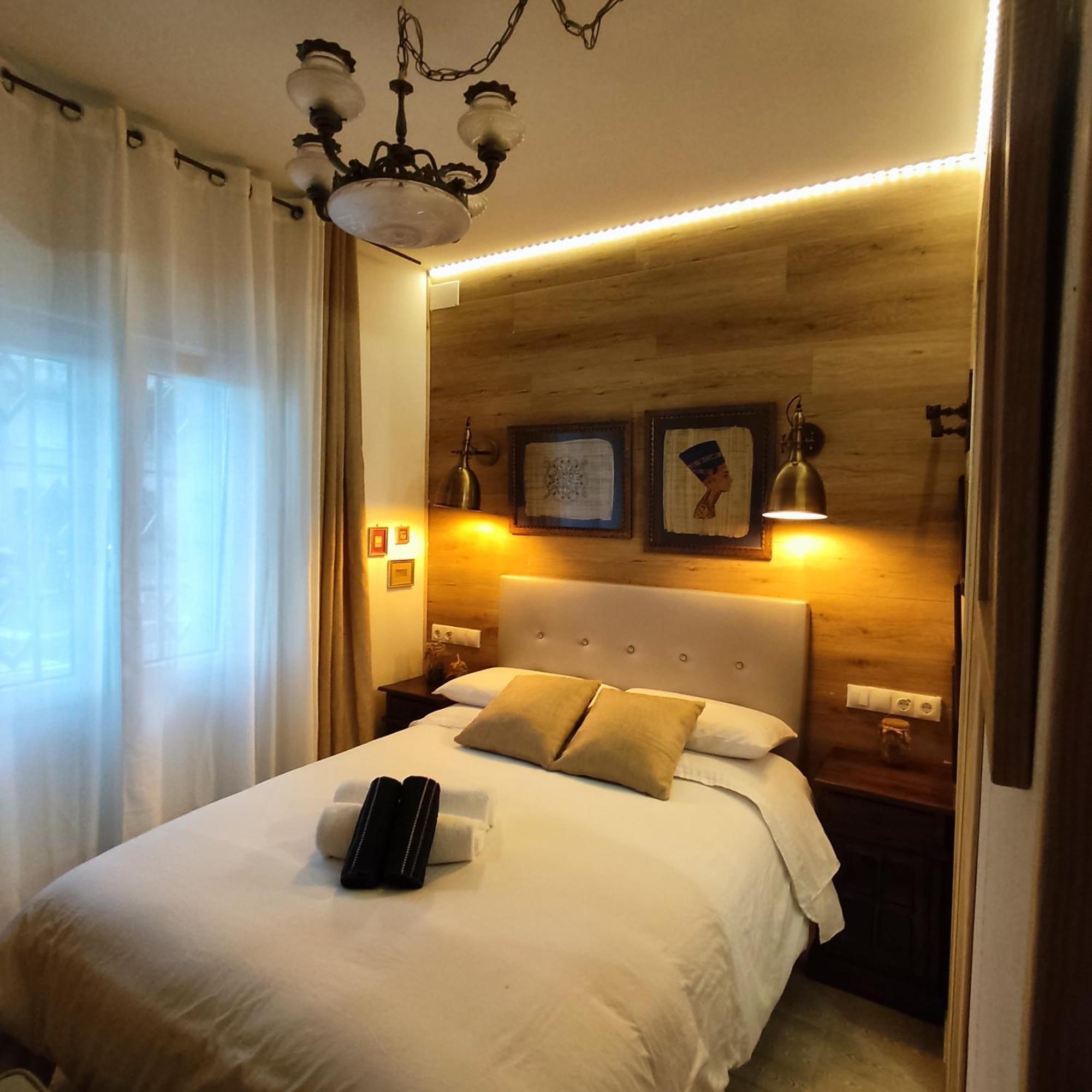 Studio Or Rooms With Private Bathroom Or Rooms With Shared Bathroom Барселона Екстер'єр фото