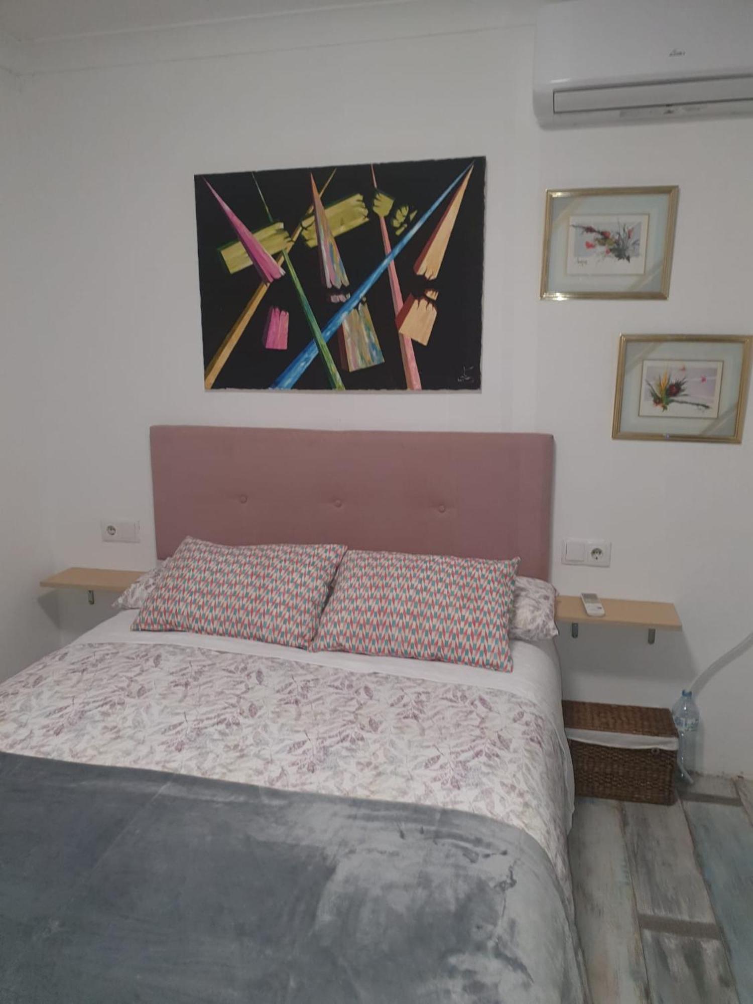 Studio Or Rooms With Private Bathroom Or Rooms With Shared Bathroom Барселона Екстер'єр фото