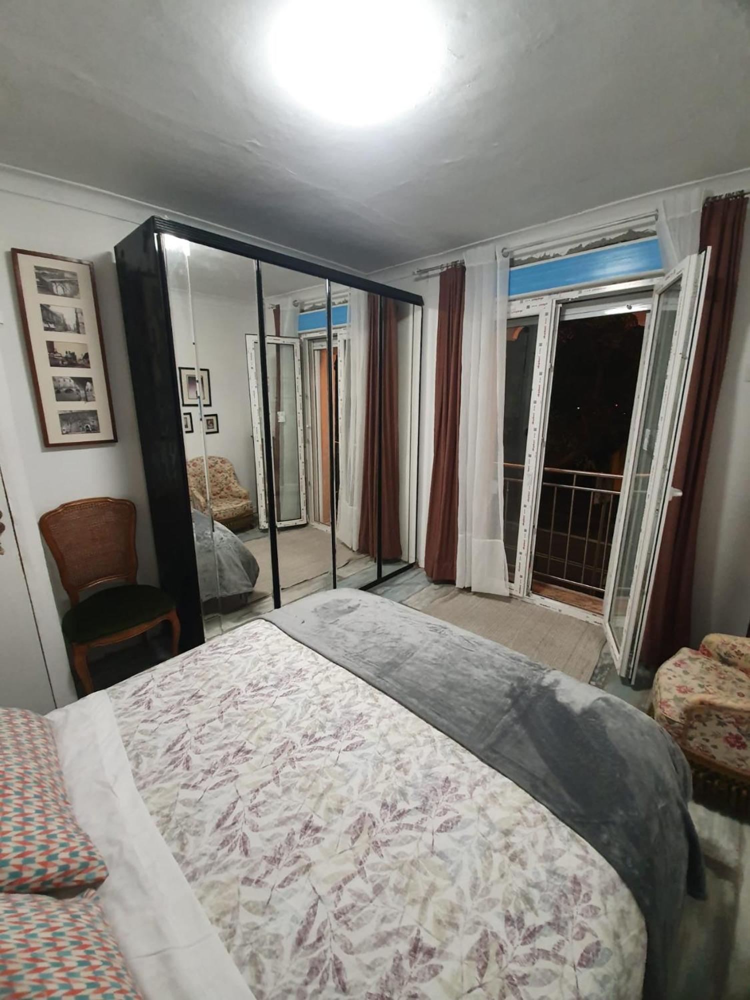 Studio Or Rooms With Private Bathroom Or Rooms With Shared Bathroom Барселона Екстер'єр фото