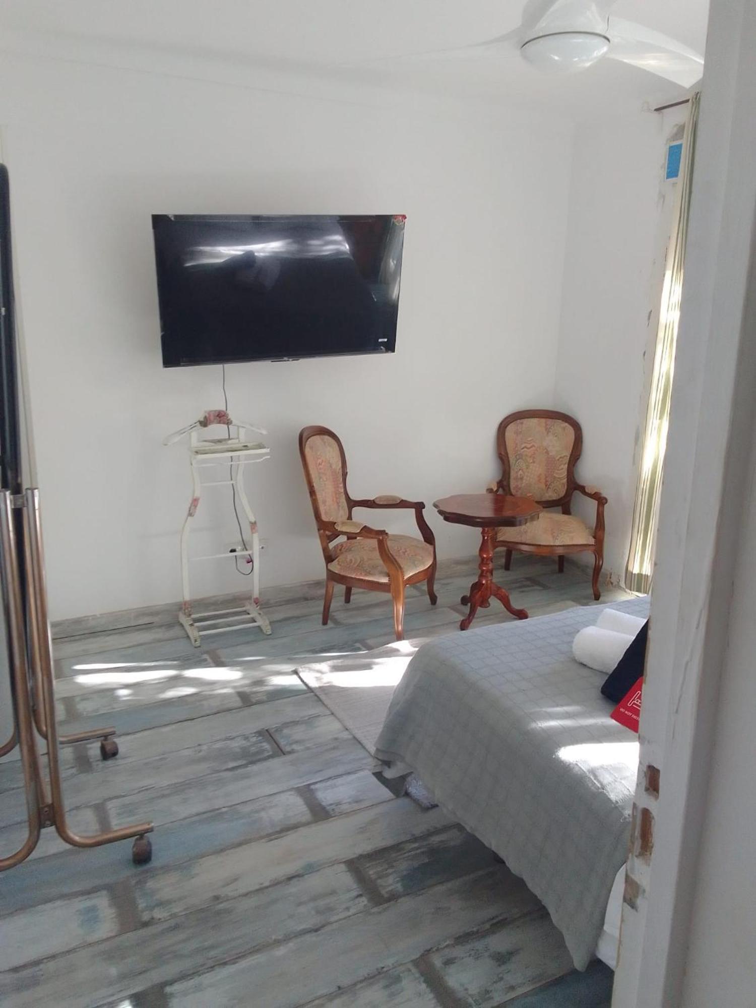 Studio Or Rooms With Private Bathroom Or Rooms With Shared Bathroom Барселона Екстер'єр фото
