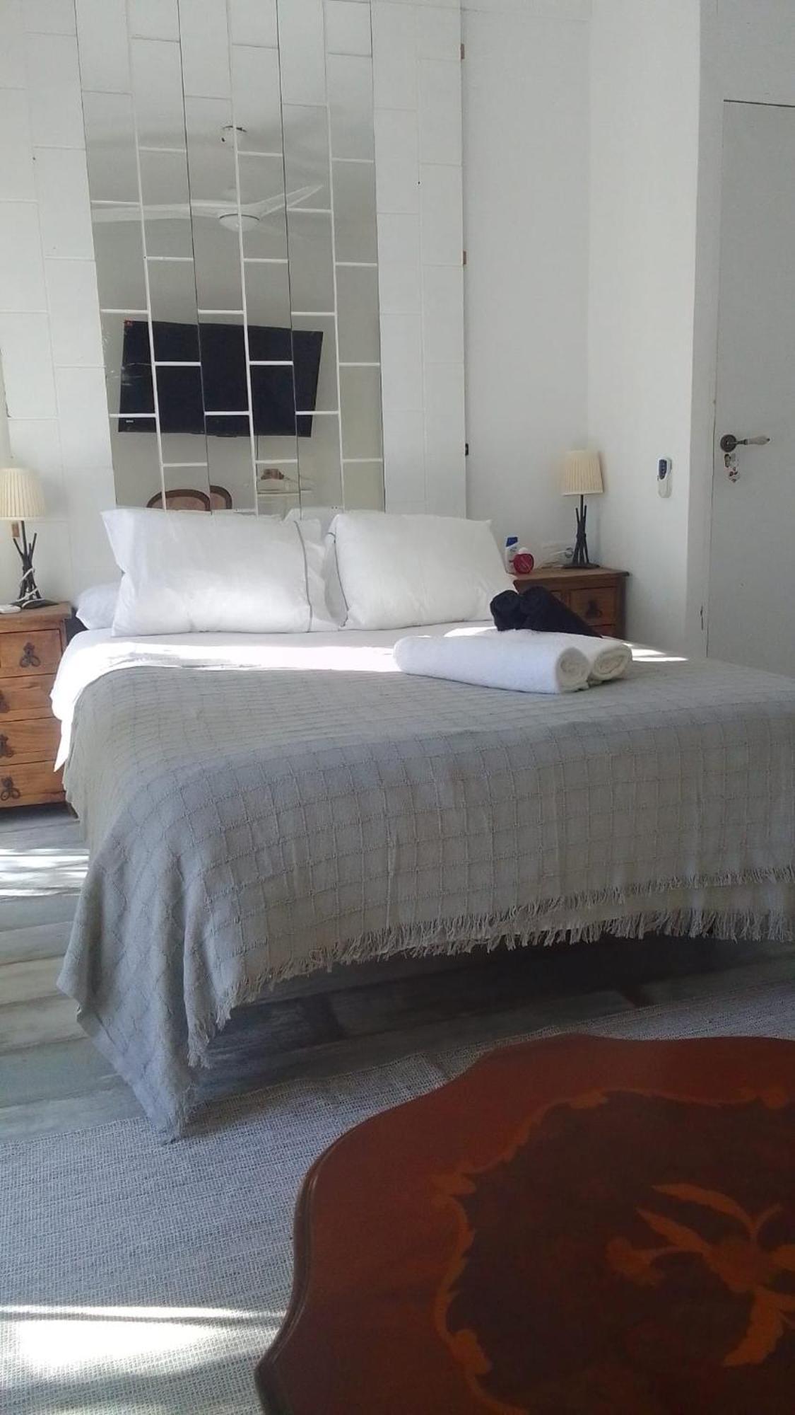Studio Or Rooms With Private Bathroom Or Rooms With Shared Bathroom Барселона Екстер'єр фото